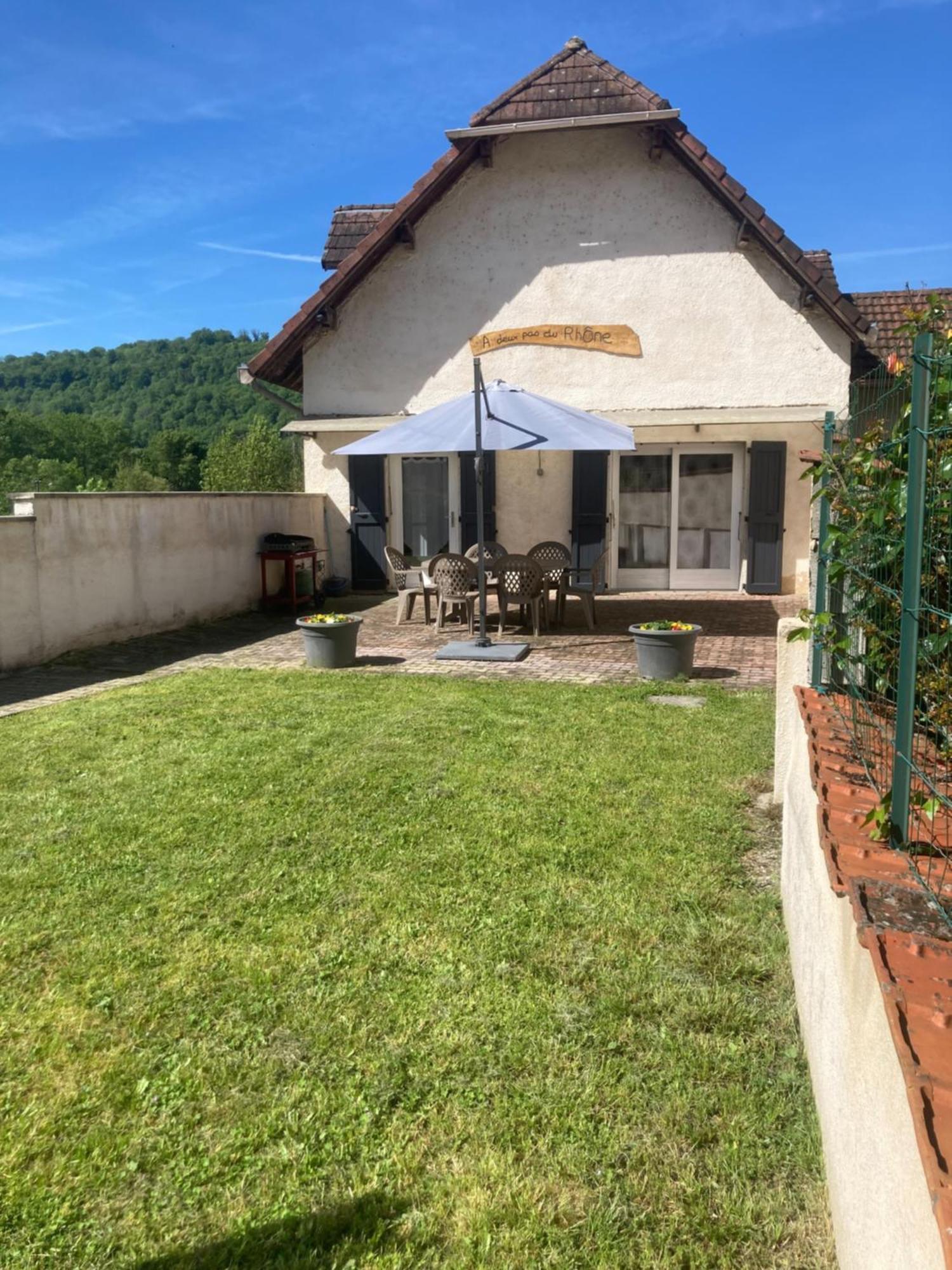 Villa A Deux Pas Du Rhone Sault-Brenaz Exterior foto